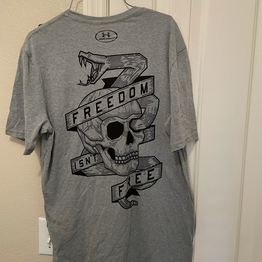Men’s Under Armour Freedom shirt NWT. Size small